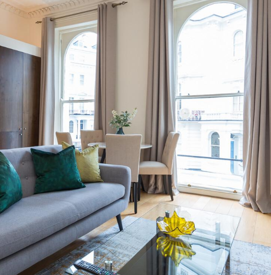 Romantic One-Bedroom City Retreat